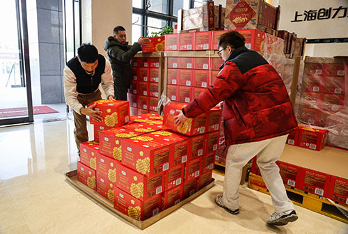  共度美好新春！上海創(chuàng)力集團(tuán)為全體員工發(fā)放年貨大禮包(圖2)